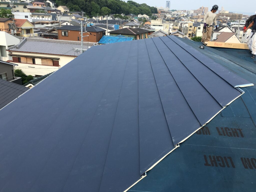 石粒付き金属屋根