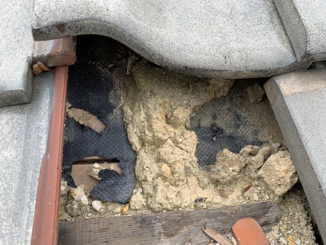 雨漏りの原因となった瓦屋根の特徴
